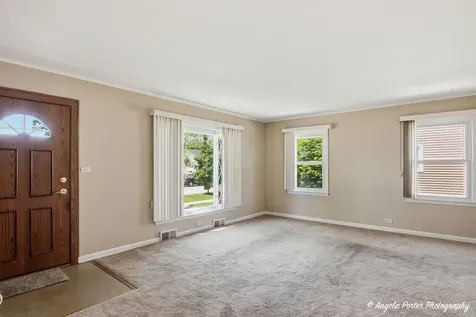 1972 Fargo Avenue Des Plaines IL 60018