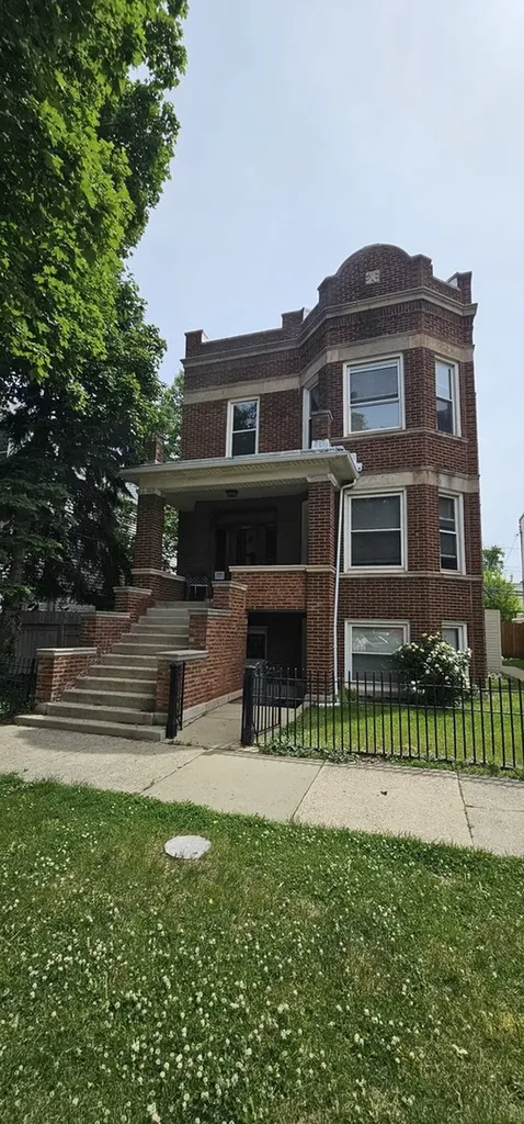 3823 North Bernard Street Chicago IL 60618