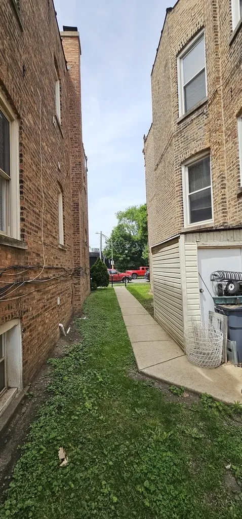 3823 North Bernard Street Chicago IL 60618