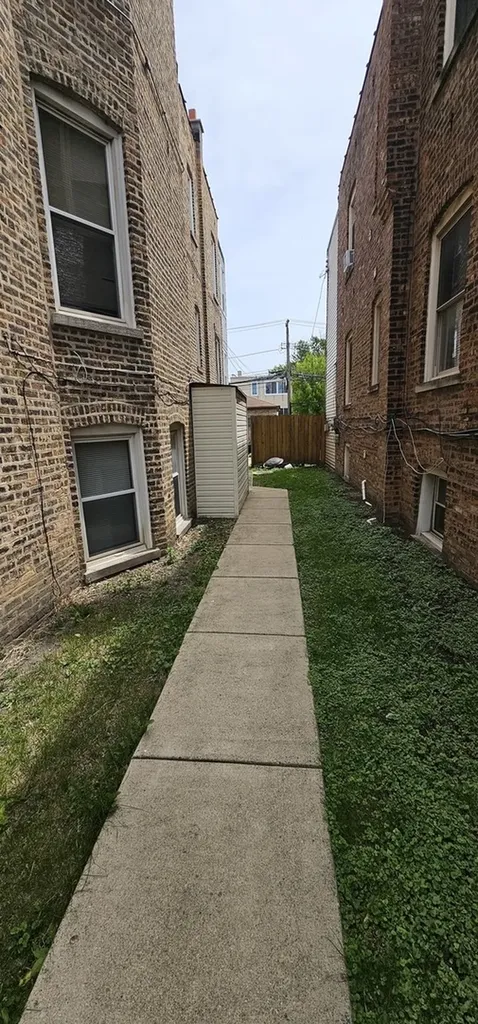 3823 North Bernard Street Chicago IL 60618