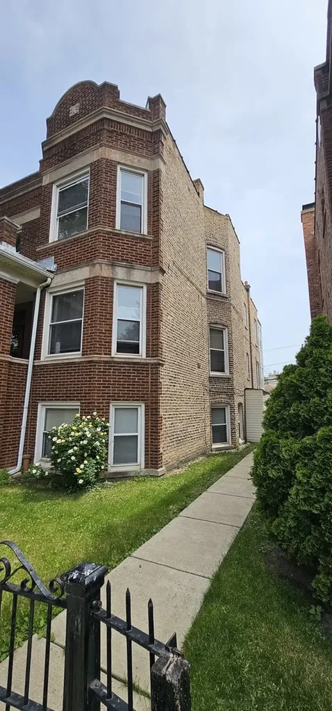 3823 North Bernard Street Chicago IL 60618
