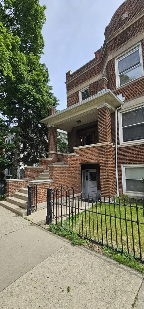 3823 North Bernard Street Chicago IL 60618