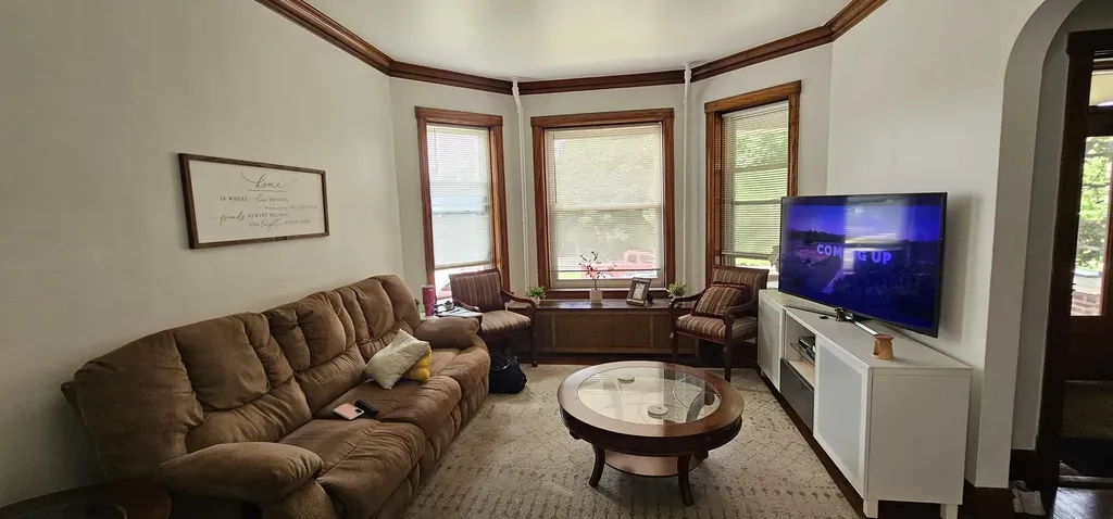3823 North Bernard Street Chicago IL 60618