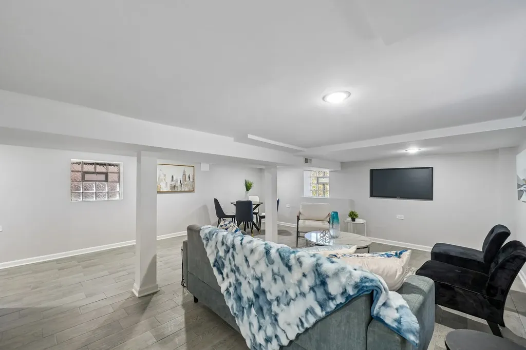 9139 South Oglesby Avenue Chicago IL 60617