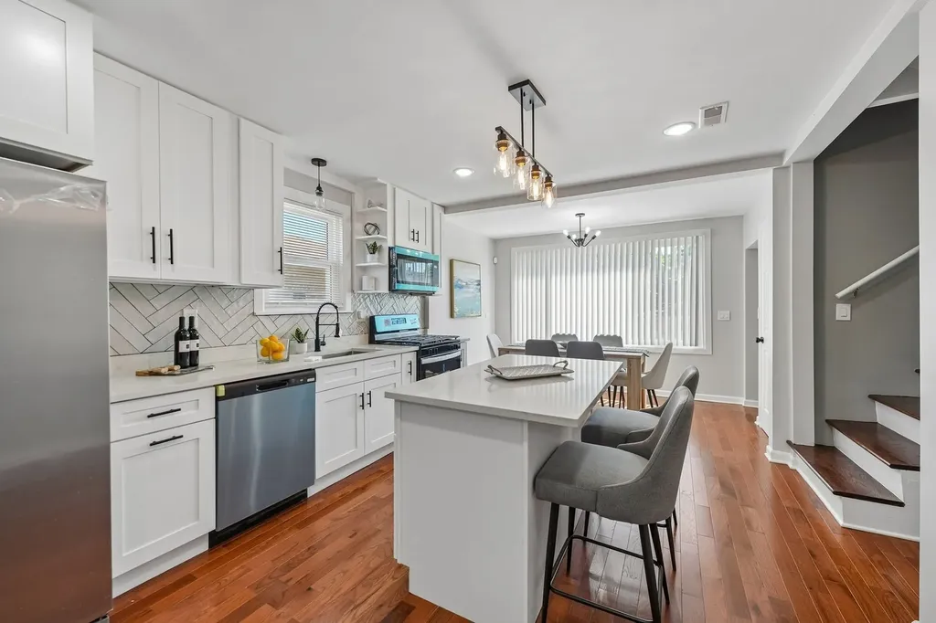 9139 South Oglesby Avenue Chicago IL 60617