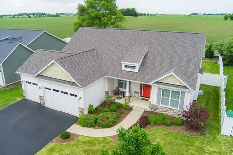 855 Coventry Circle N Sycamore IL 60178