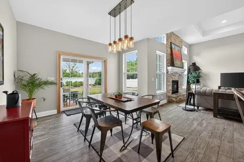 855 Coventry Circle N Sycamore IL 60178