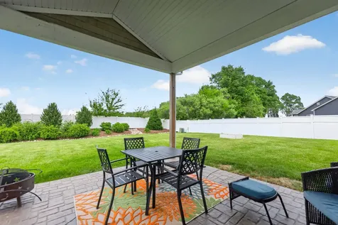 855 Coventry Circle N Sycamore IL 60178