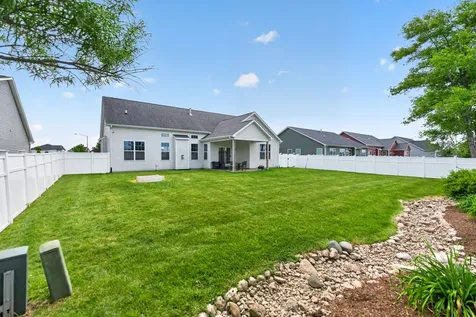 855 Coventry Circle N Sycamore IL 60178
