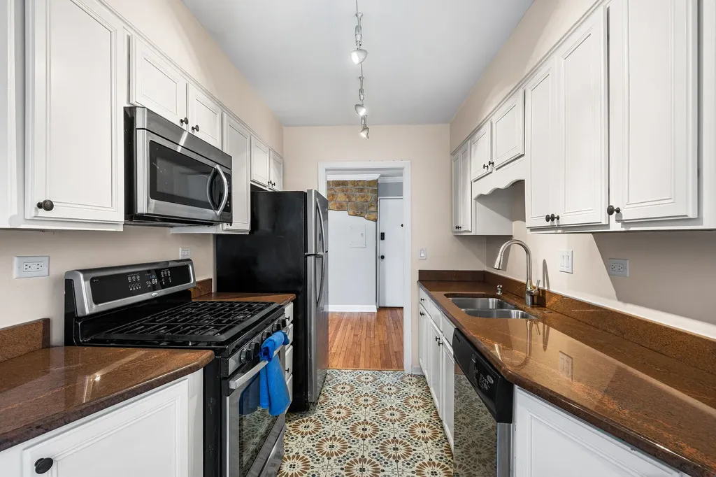 1441 West Farwell Avenue Chicago IL 60626