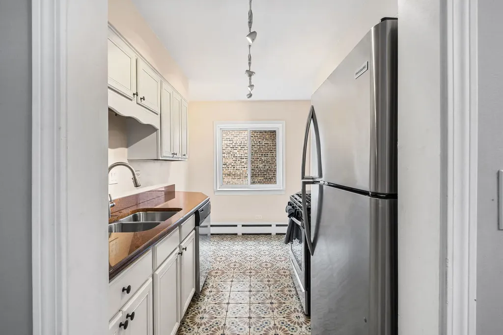 1441 West Farwell Avenue Chicago IL 60626