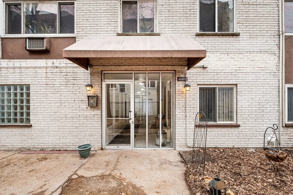 1441 West Farwell Avenue Chicago IL 60626