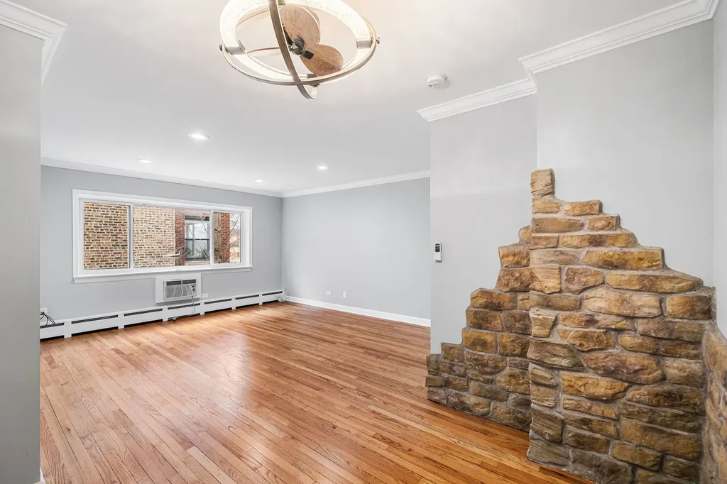 1441 West Farwell Avenue Chicago IL 60626