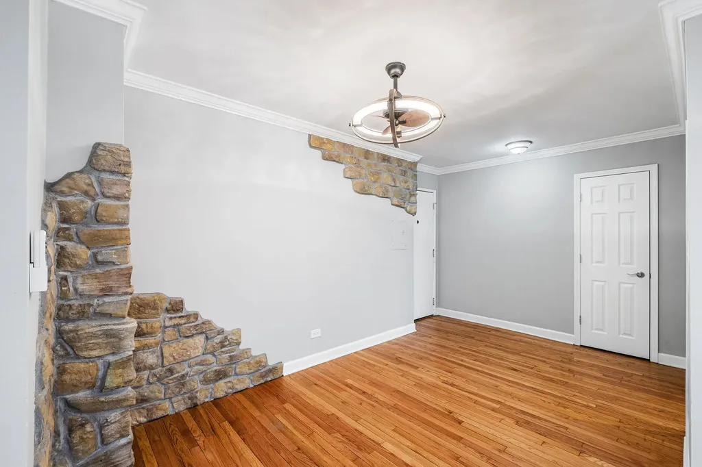 1441 West Farwell Avenue Chicago IL 60626