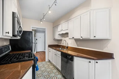 1441 West Farwell Avenue Chicago IL 60626