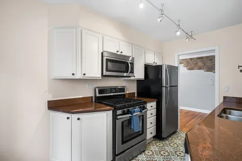 1441 West Farwell Avenue Chicago IL 60626