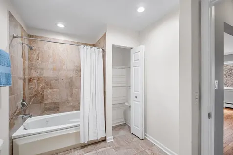 1441 West Farwell Avenue Chicago IL 60626