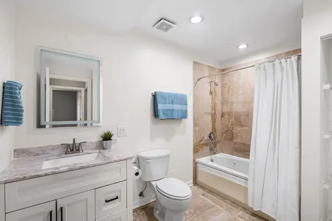 1441 West Farwell Avenue Chicago IL 60626
