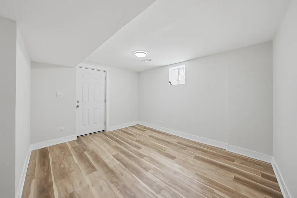 6833 South Aberdeen Street Chicago IL 60621