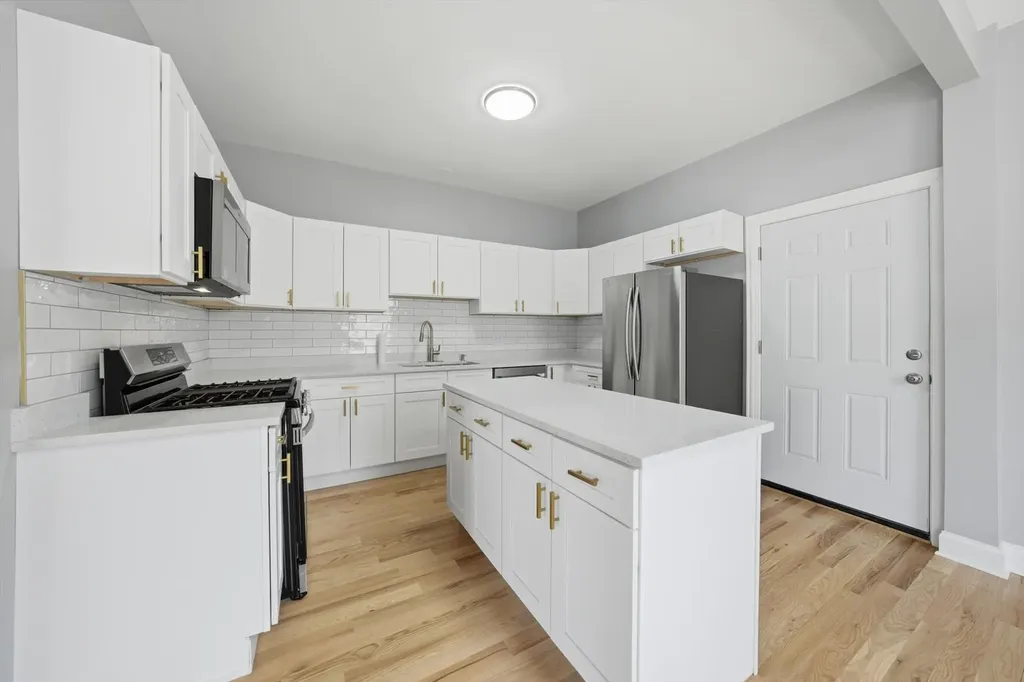 6833 South Aberdeen Street Chicago IL 60621