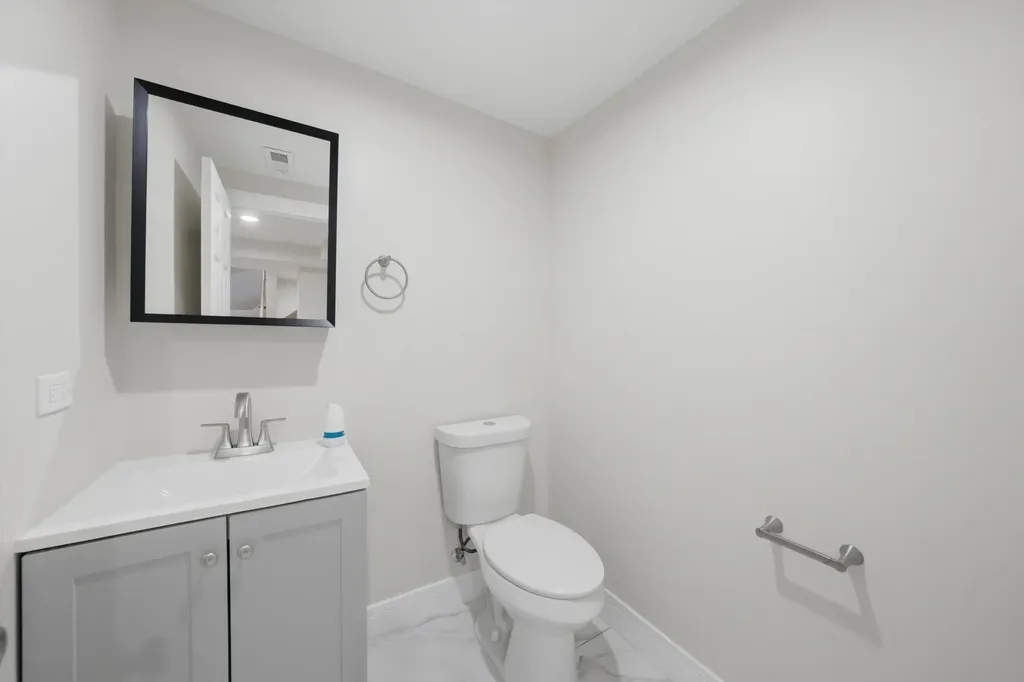 6833 South Aberdeen Street Chicago IL 60621