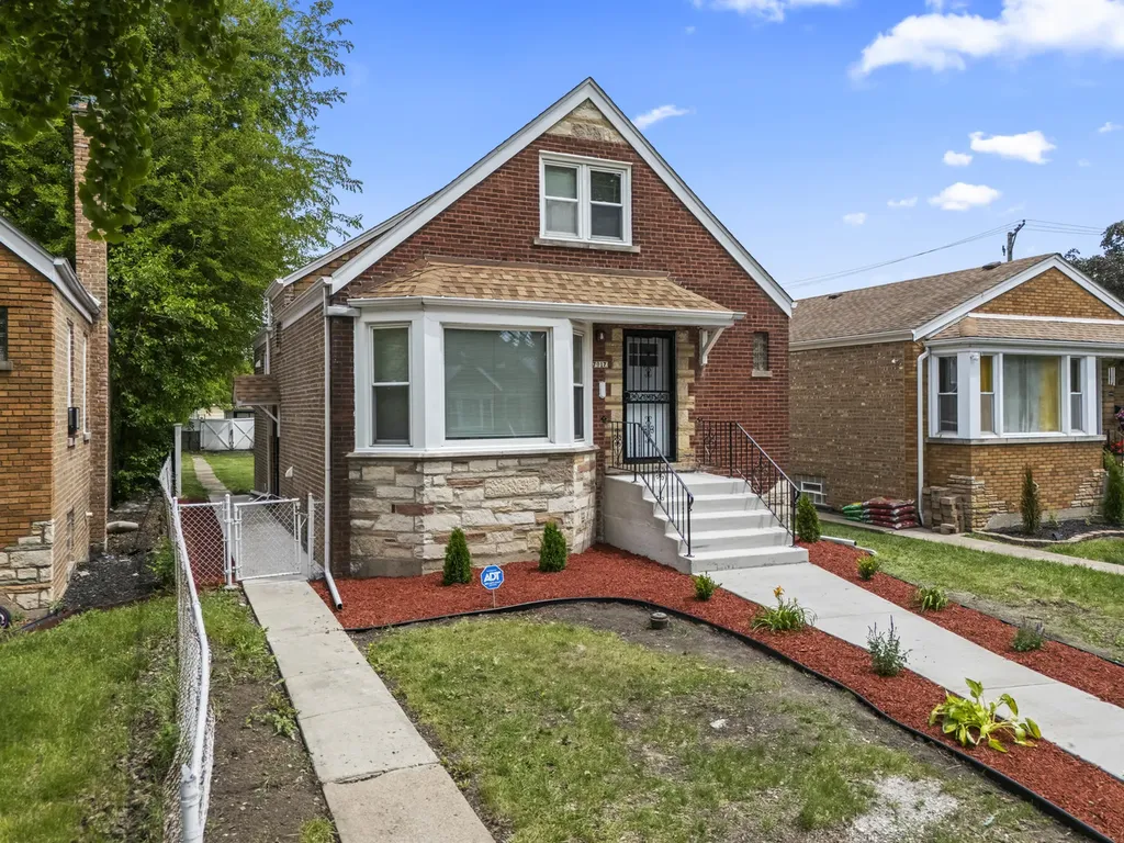 7917 South Christiana Avenue Chicago IL 60652
