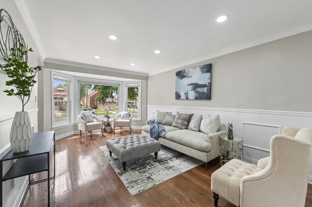 7917 South Christiana Avenue Chicago IL 60652