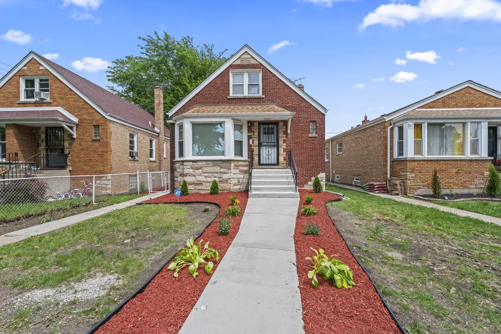 7917 South Christiana Avenue Chicago IL 60652
