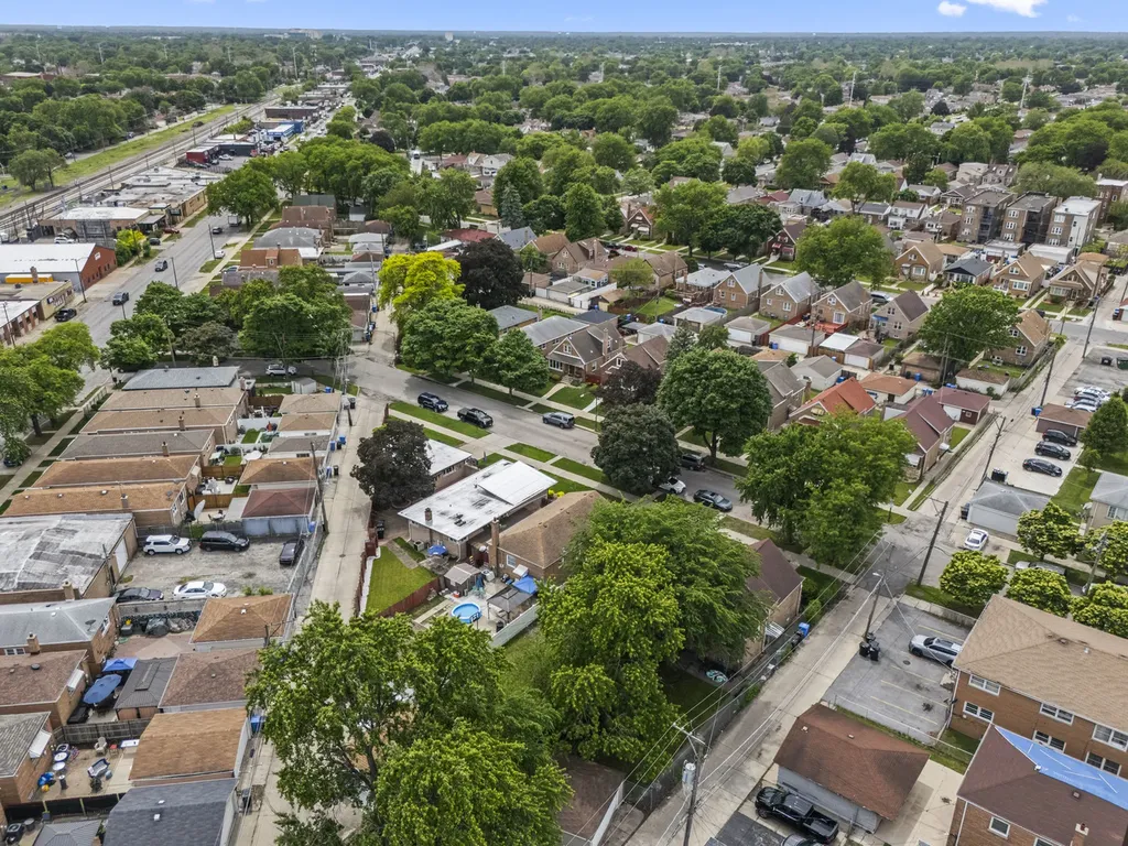 7917 South Christiana Avenue Chicago IL 60652