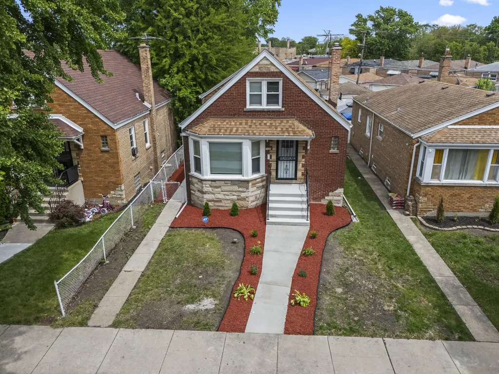 7917 South Christiana Avenue Chicago IL 60652