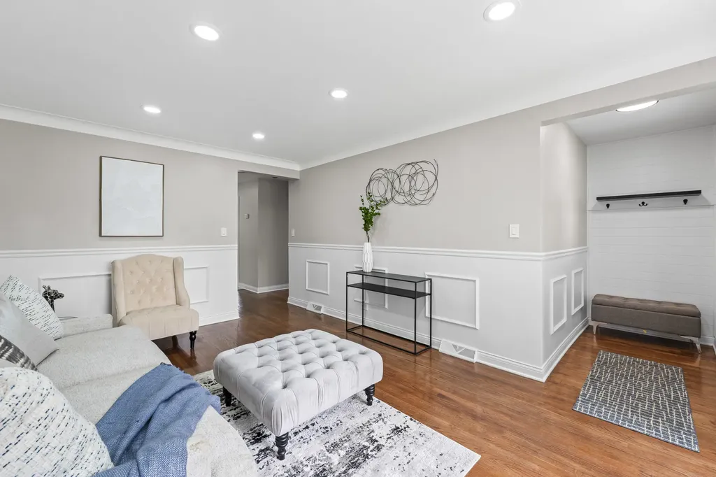 7917 South Christiana Avenue Chicago IL 60652