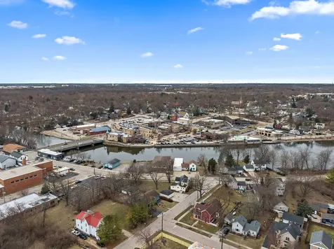 1 Adams Street East Dundee IL 60118