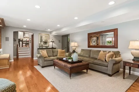 1019 East Waverly Drive Arlington Heights IL 60004