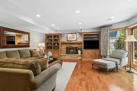 1019 East Waverly Drive Arlington Heights IL 60004