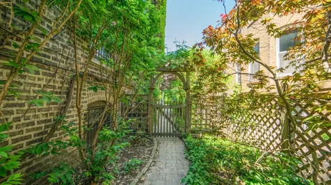 622 West Briar Place Chicago IL 60657