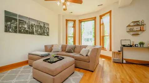 622 West Briar Place Chicago IL 60657