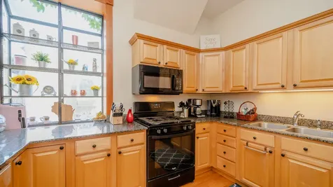 622 West Briar Place Chicago IL 60657