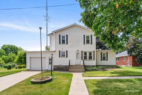 305 East Navaho Avenue Shabbona IL 60550