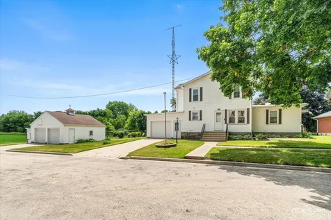 305 East Navaho Avenue Shabbona IL 60550