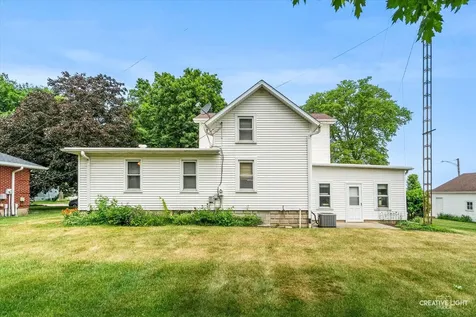 305 East Navaho Avenue Shabbona IL 60550