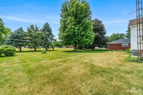 305 East Navaho Avenue Shabbona IL 60550