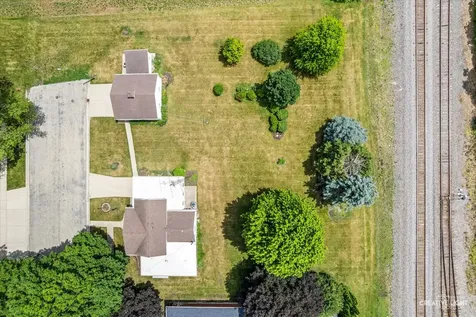 305 East Navaho Avenue Shabbona IL 60550