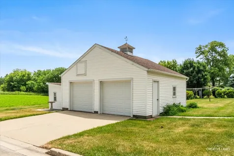 305 East Navaho Avenue Shabbona IL 60550