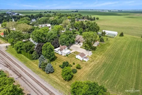 305 East Navaho Avenue Shabbona IL 60550