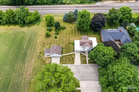 305 East Navaho Avenue Shabbona IL 60550