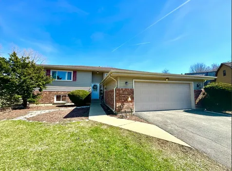 5N087 Mary Court St. Charles IL 60175