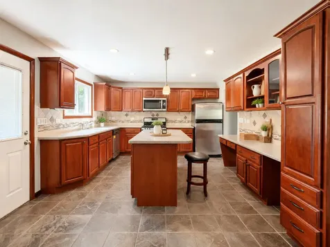 5N087 Mary Court St. Charles IL 60175