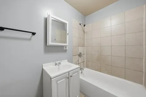 7056 South Parnell Avenue Chicago IL 60621