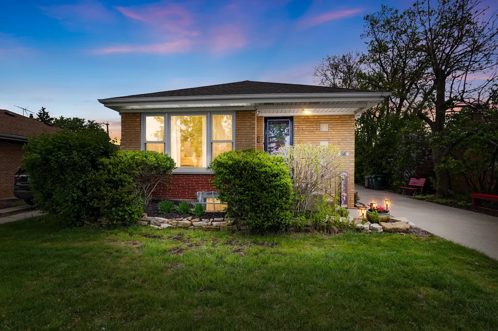 2711 Maple Avenue Brookfield IL 60513