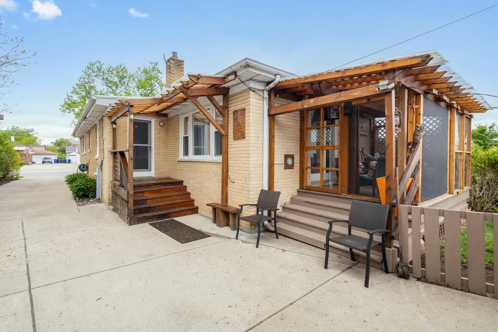 2711 Maple Avenue Brookfield IL 60513